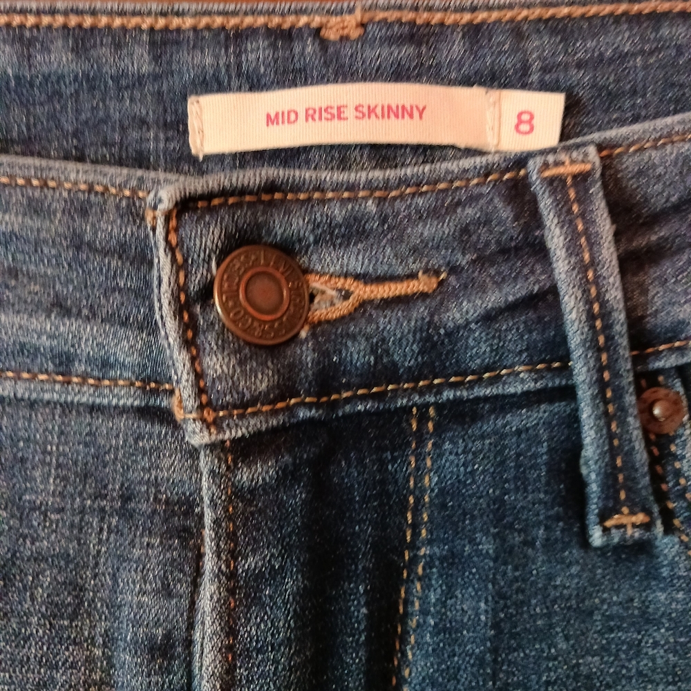 Levi's Mid Rise Skinny size 8